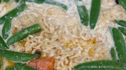 Creamy Ramen with Garlic Sauce with pea snaps
